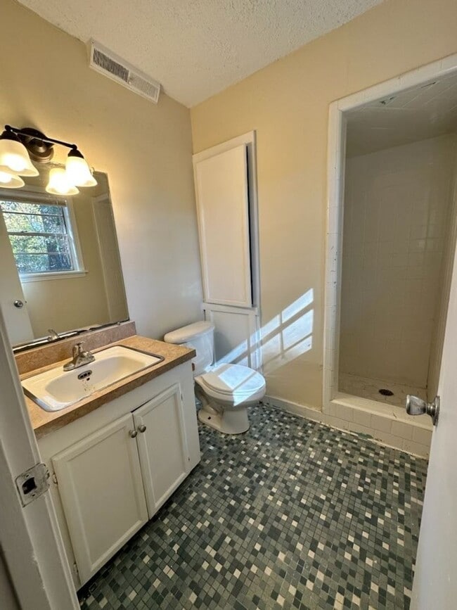 Building Photo - COMING SOON!! 3 Bed/2 Bath Home in Northeast Jackson!!