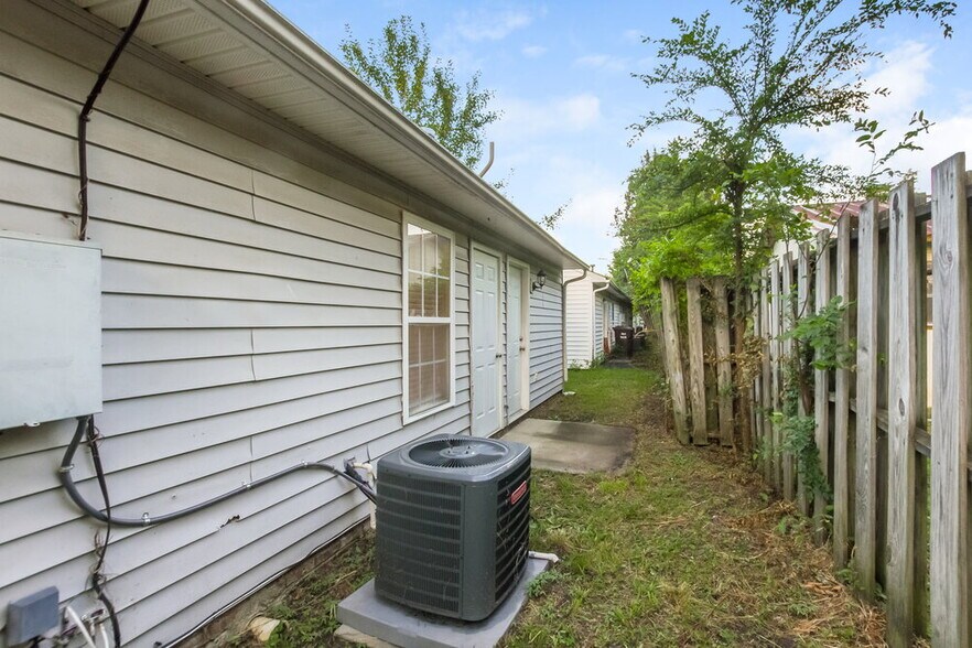 Building Photo - 1069 Park Meadow Dr