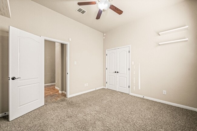 Building Photo - 4 BEDROOM FOR RENT- SEPARATE LIVING AREA - OFFICE