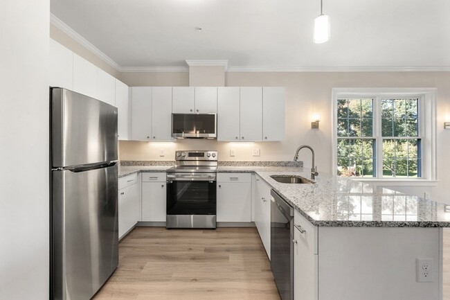 Building Photo - 242 Main St