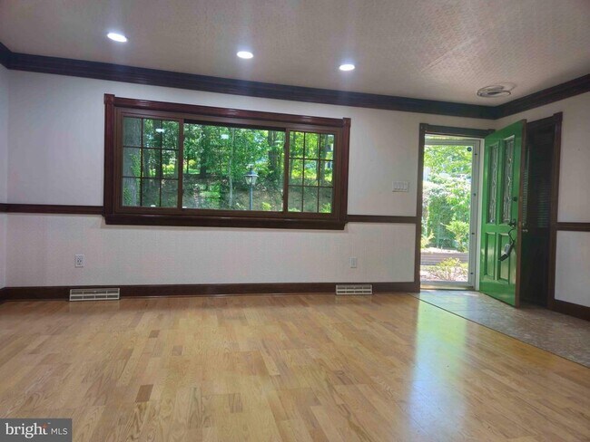 Building Photo - 159 Olde Concord Rd