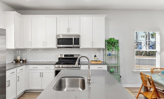 Building Photo - 283 Ferretti St