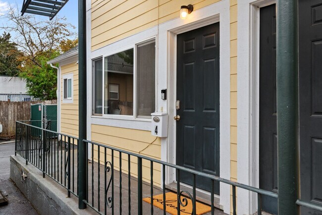 Building Photo - 5248 SE Stark St