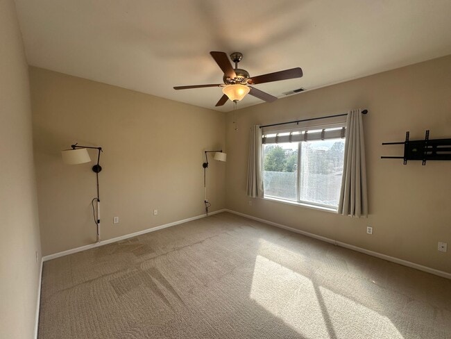 Building Photo - Move in special: $500 off first months rent! Home located in a gated Lakefront community with 3 s...