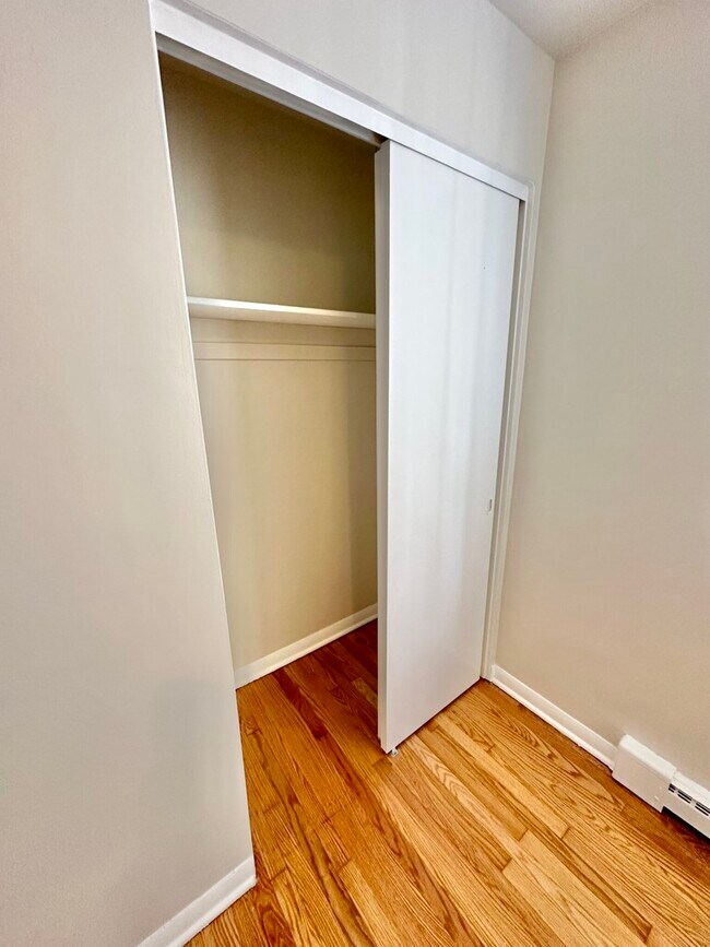 Building Photo - 5640 N Talman Ave