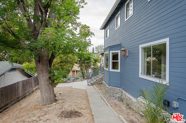 Primary Photo - 4018 Clayton Ave W
