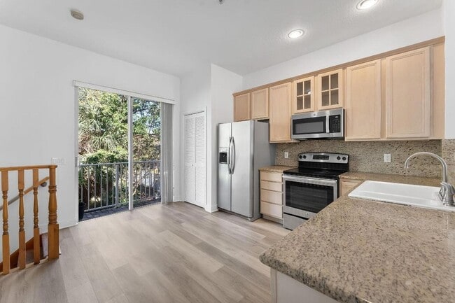 Building Photo - 2469 NE 14th St