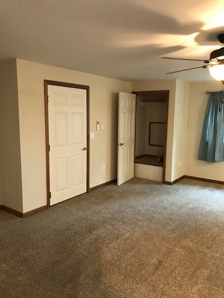 Building Photo - 4300 Crown Ave #4