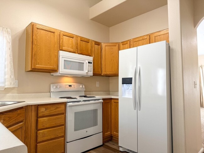 Building Photo - End-Unit Townhome in Littleton