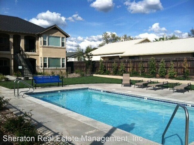 Building Photo - 2052 Hartford Dr