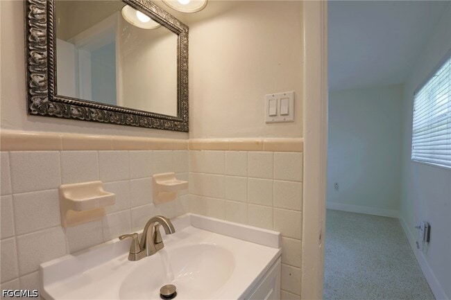 Building Photo - 1353 Stadler Dr