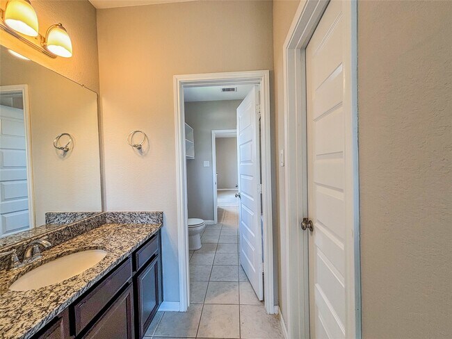 Building Photo - 25639 Kearsley Dr