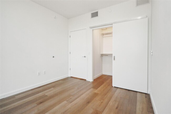 Building Photo - 50 Clinton Pl