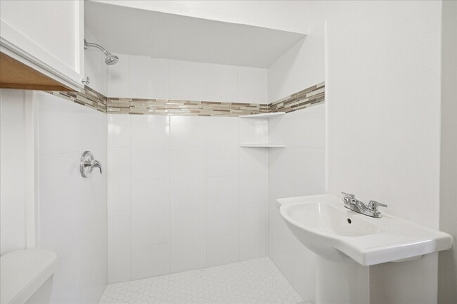 Building Photo - 1632 Hawthorne St