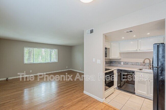 Building Photo - 700 W University Dr