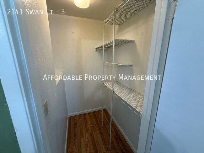 Building Photo - 2141 Swan Ct