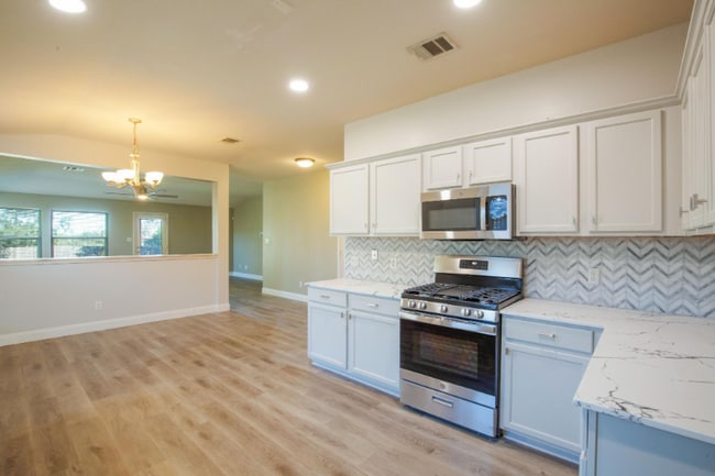 Building Photo - 3121 Blue Ridge Dr