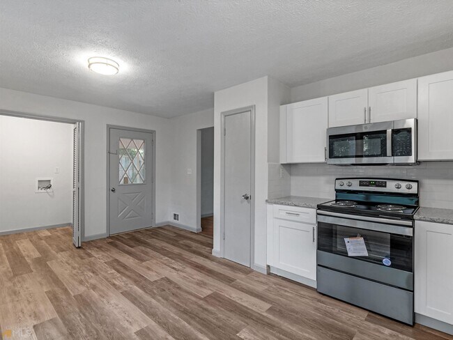 Building Photo - 1999 Hampton Locust Grove Rd