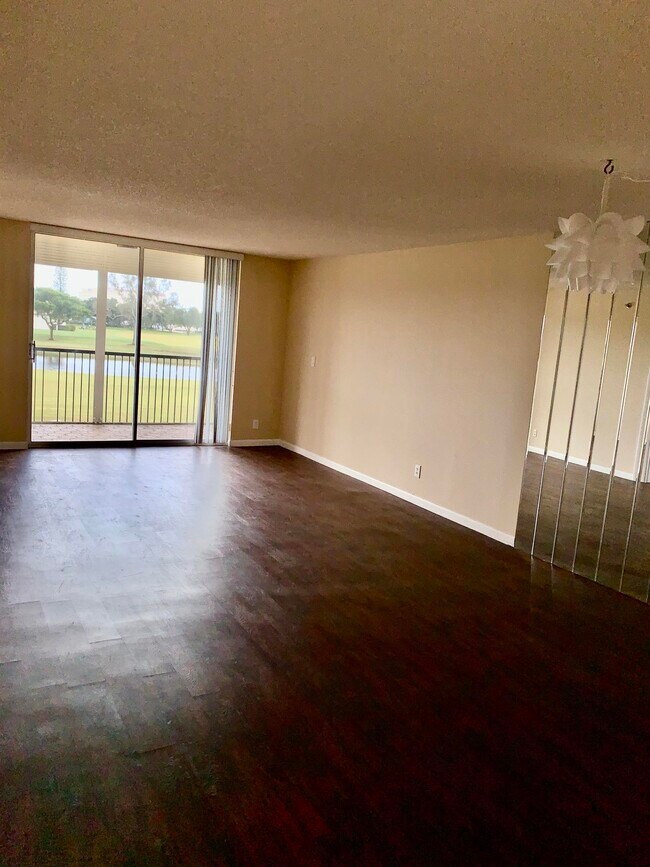 Building Photo - 3100 W Rolling Hills Cir