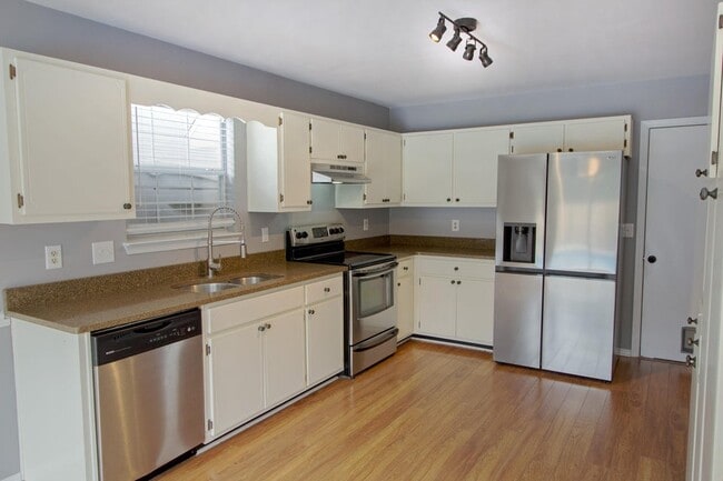 Building Photo - 455 Sandy Ridge Cir
