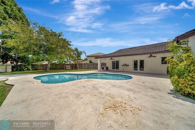Building Photo - 6401 Crossbow Ct