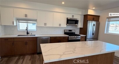 Building Photo - 1418 Cloverdale Ave