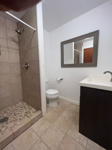Master Bath - 2880 Kamehameha V Hwy