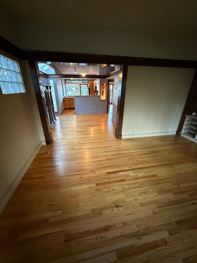 Building Photo - 6547 Greenwood Ave N