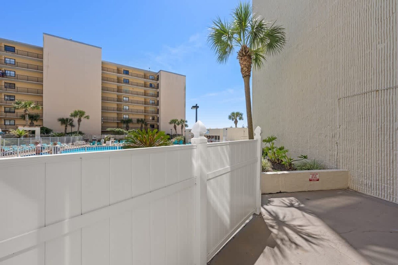 Building Photo - 8817 S Thomas Dr