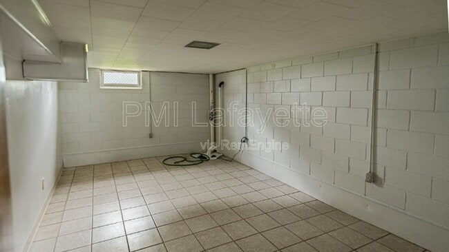 Building Photo - 2454 Poplar Ln