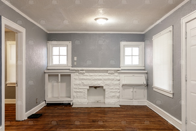 Building Photo - Charming and cozy house in historic East S...