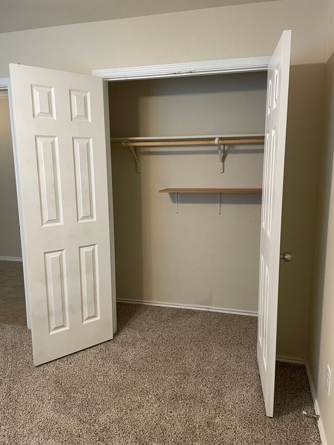 Building Photo - Application Received! 3 bed, 2 bath with B...