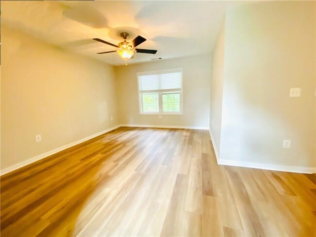 Building Photo - 4090 Riversong Dr NW