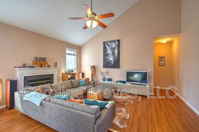 Building Photo - 512 S Orchard Farms Ave