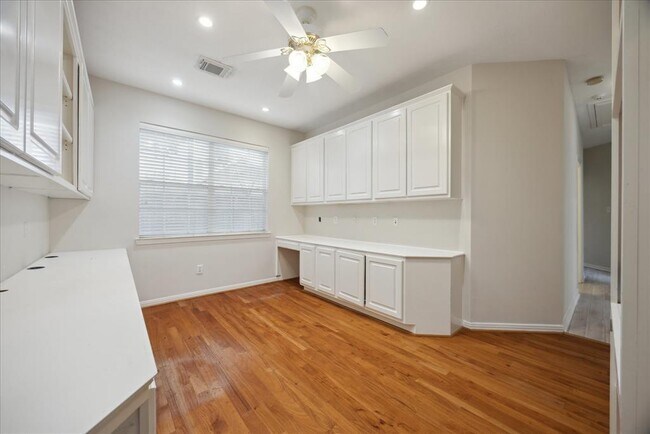 Building Photo - 4302 Ruttand Park Ln