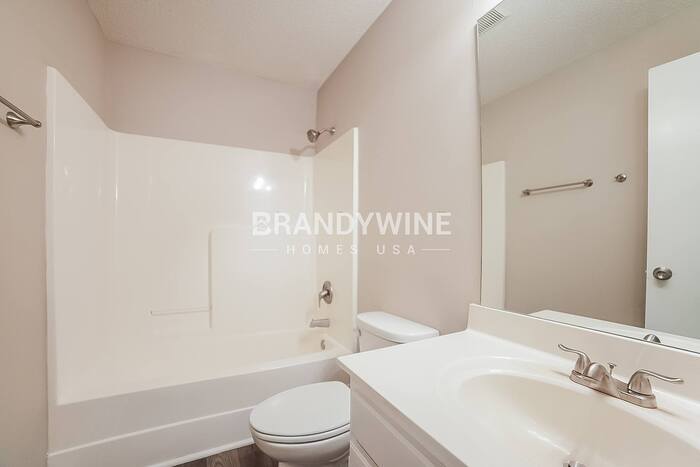 Building Photo - 914 SW Foxtail Dr