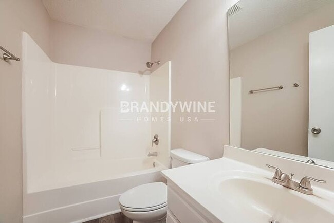 Building Photo - 914 SW Foxtail Dr