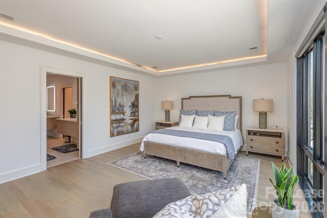 Building Photo - 616 Queens Rd