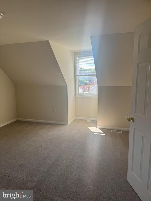 Building Photo - 536 Bracken Dr