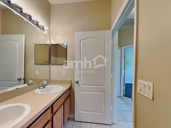 Building Photo - 3112 Dasha Palm Dr