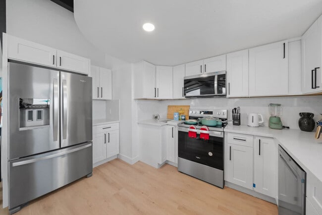 Building Photo - 5048 Bluff Pl