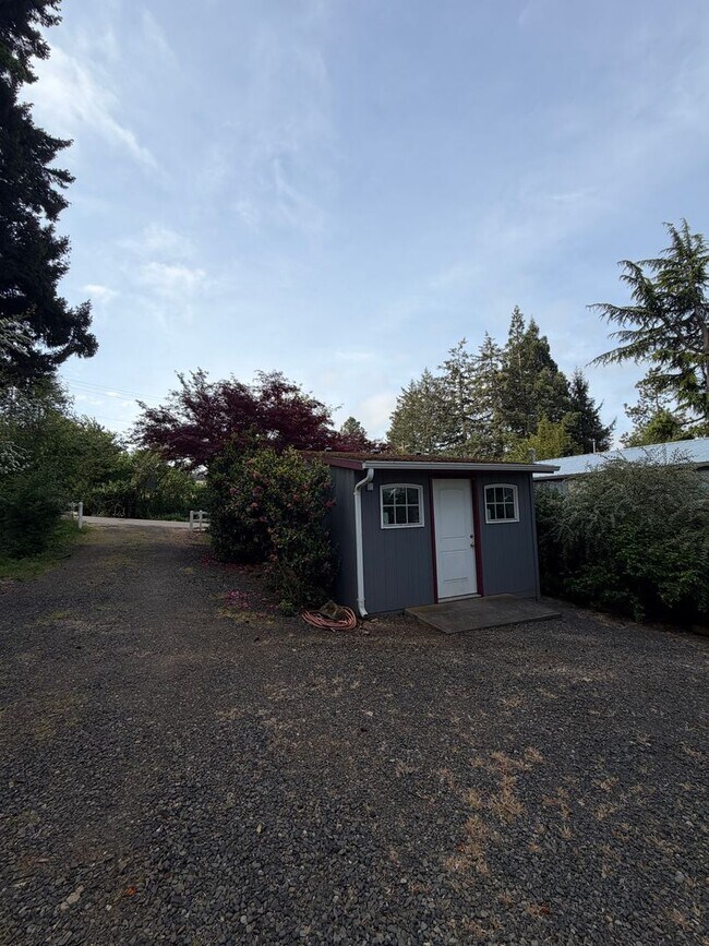 Building Photo - Rare 3-Acre 3BR Home in South Salem – Shops, Workspace & Greenhouses