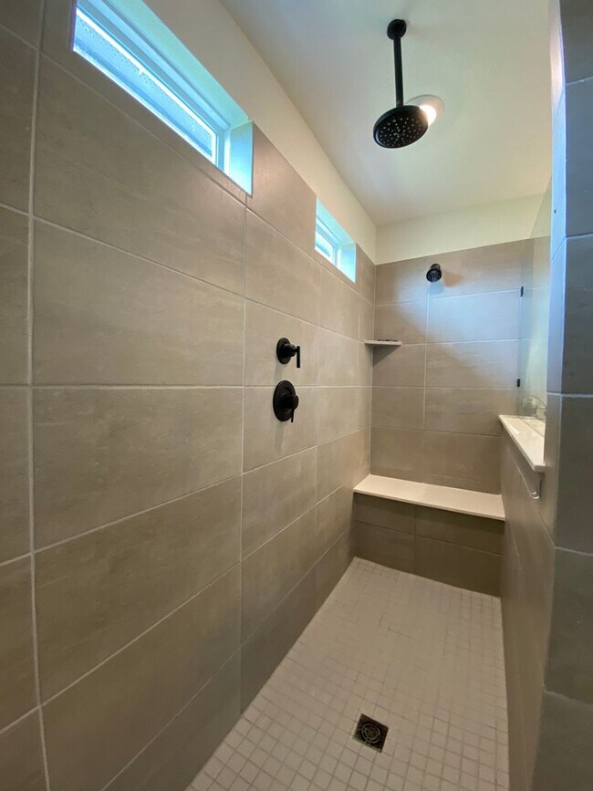 Building Photo - Move in Ready 3 BD/2.5 BA with a Garage Mi...