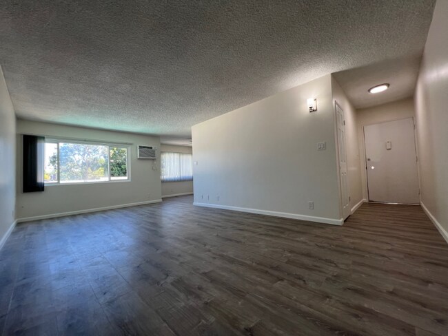 Building Photo - 13423 Burbank Blvd