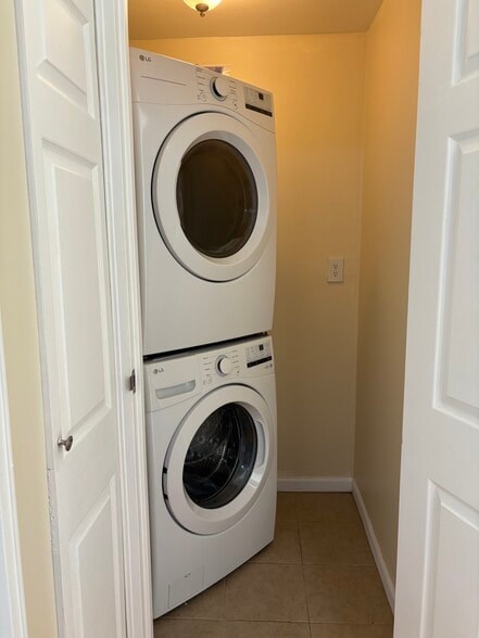 In-unit Washer/Dryer - 46 James St