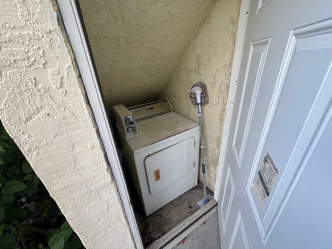 Building Photo - 1275 SW 36th Ave