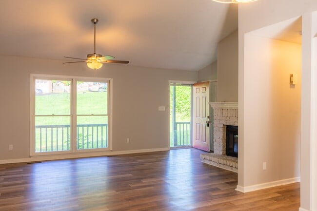 Building Photo - 4520 Ventura Dr