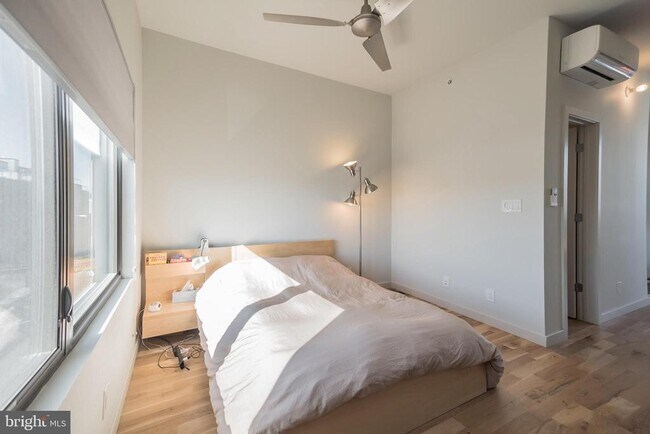 Building Photo - 439 Moyer St