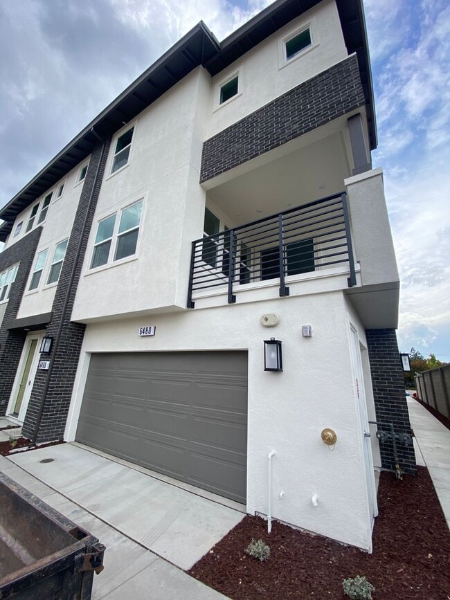 Primary Photo - Boulevards End Unit Townhouse, 3 Bed / 2.5...