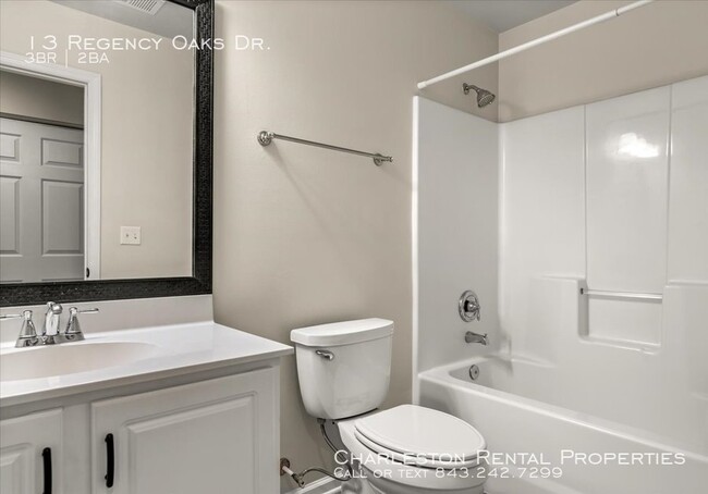 Building Photo - 13 Regency Oaks Dr